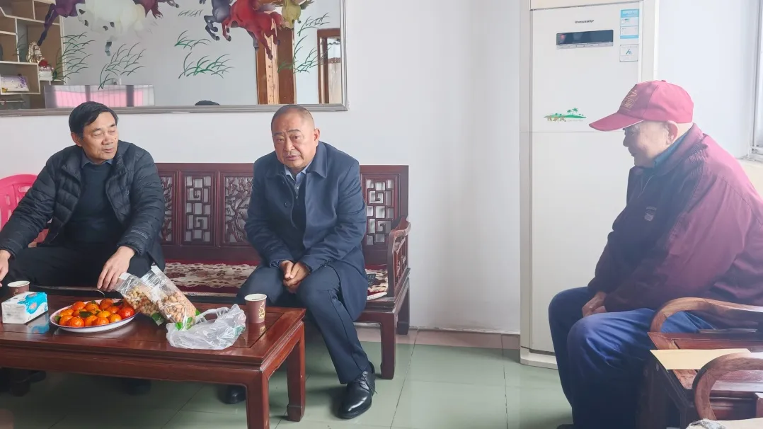 寒冬送暖意 關(guān)懷潤心田 | 東楚投資集團開展春節(jié)節(jié)前走訪慰問活動